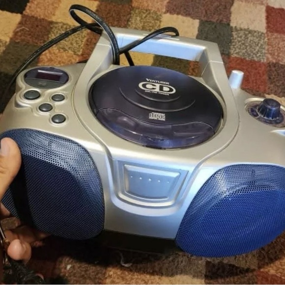 Vintage ~ Venturer ~ AM FM Radio  ~ Electric Cord ~ Built-in Speakers - Picture 1 of 1
